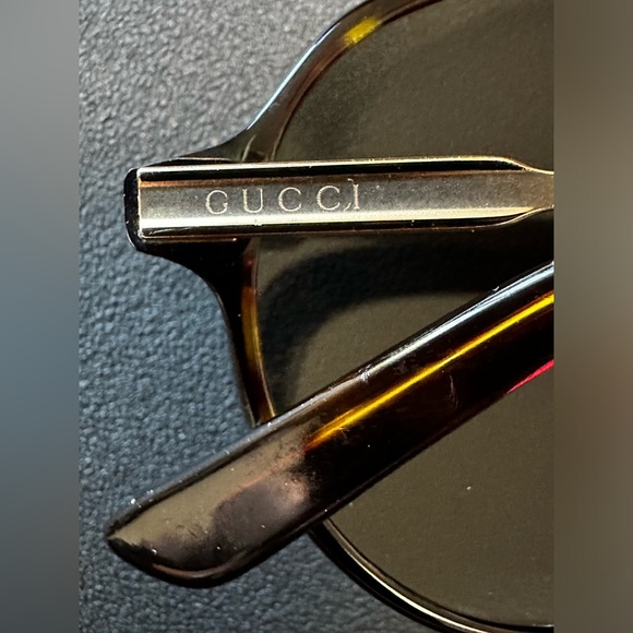 Gucci Unisex Aviator Tortoise Sunglasses with gold trim. Style # GG 1649 - Picture 8 of 9